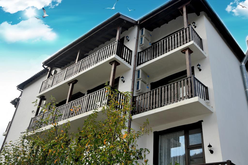 Family Hotel And Restaurant Plamena Oreshak  Exterior photo