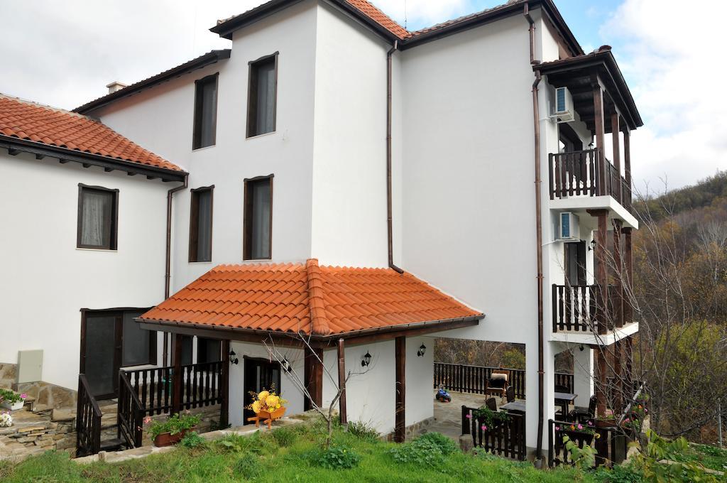Family Hotel And Restaurant Plamena Oreshak  Exterior photo