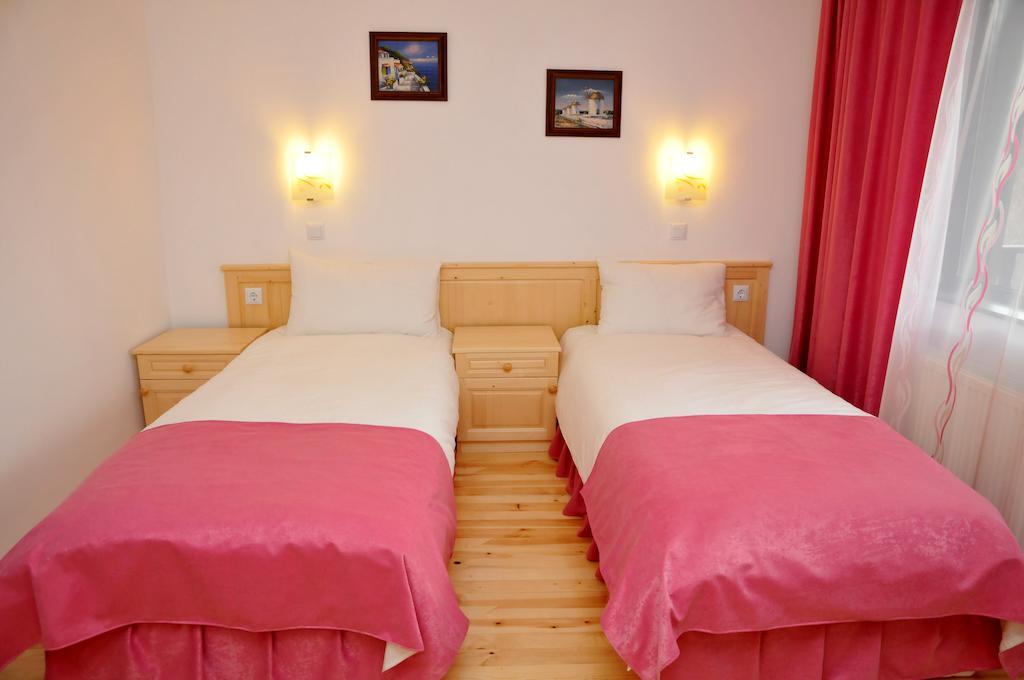 Family Hotel And Restaurant Plamena Oreshak  Room photo
