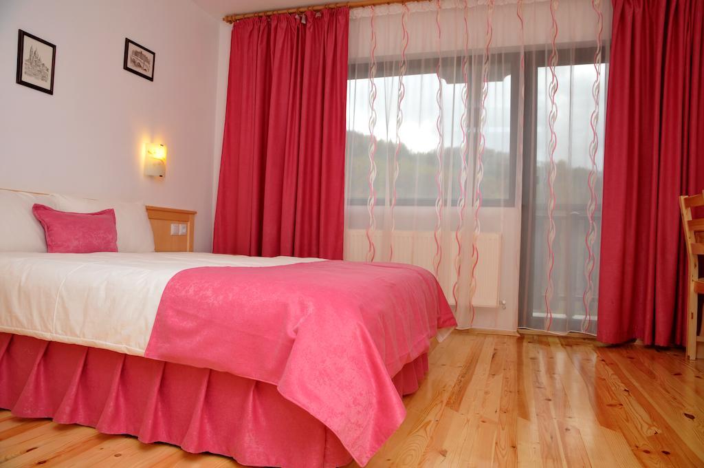 Family Hotel And Restaurant Plamena Oreshak  Room photo