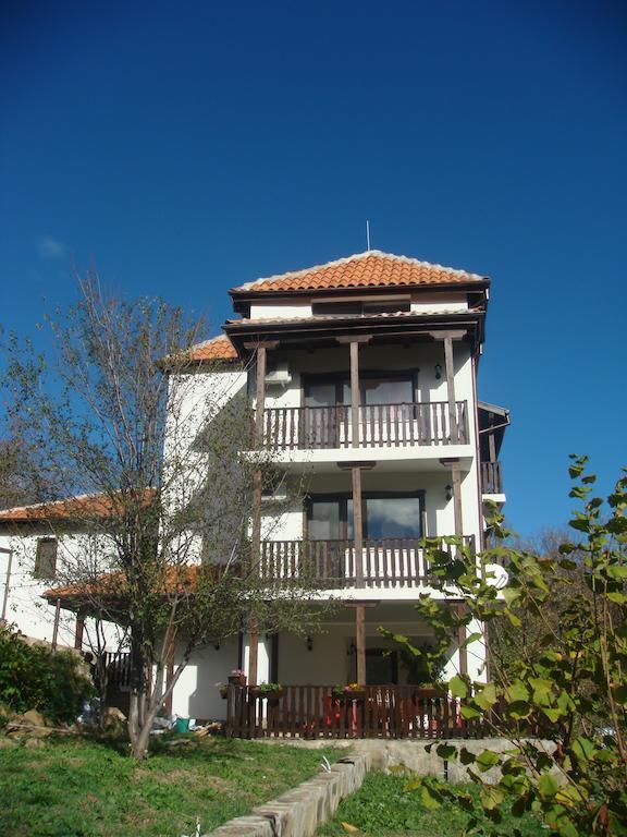 Family Hotel And Restaurant Plamena Oreshak  Exterior photo